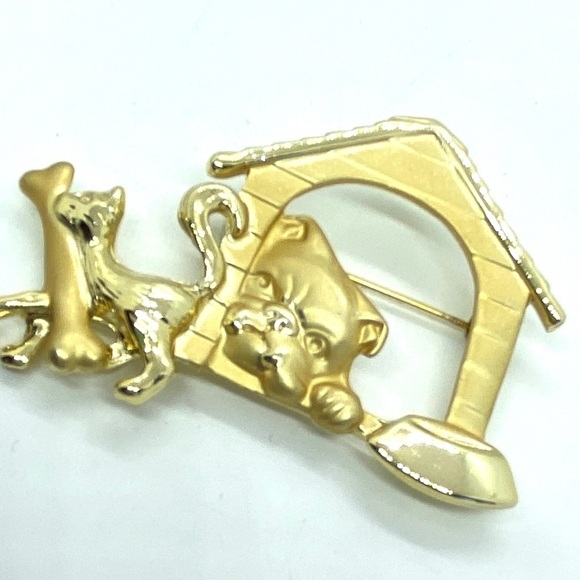 Doghouse Cat and Dog Goldtone Brooch - Picture 3 of 4